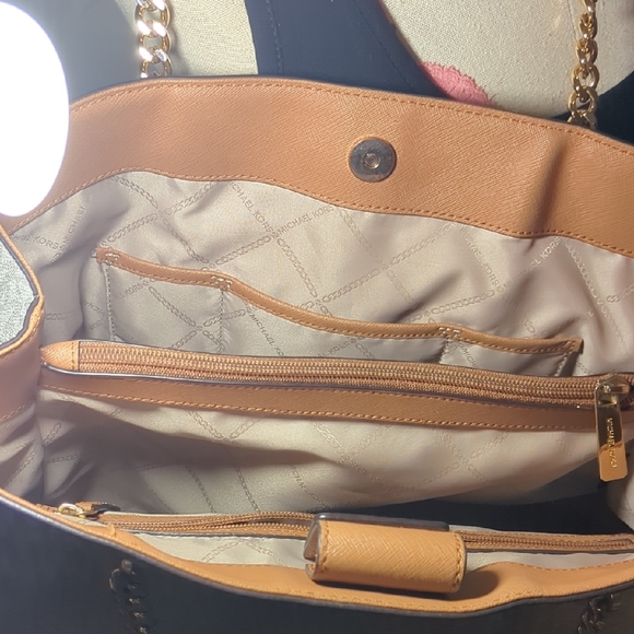 Michael Kors White Monogram Shoulder Bag - Picture 5 of 9